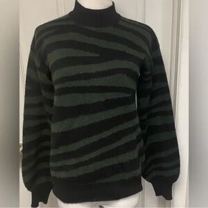 Aqua 100% cashmere Black and Green Sweatshirt
